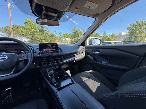 Used 2025 Nissan Rogue SV image 37