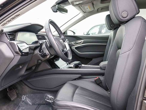 Used 2024 Audi Q8 e-tron Premium Plus image 24