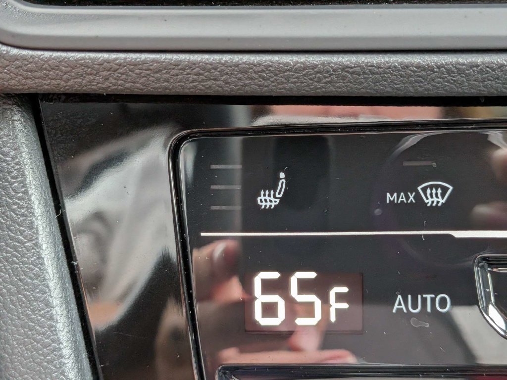 Certified 2026 Volkswagen Jetta SE FWD image 22