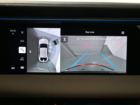 Certified 2025 Porsche Macan 4S Electric AWD/4WD image 21