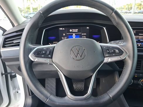 Certified 2022 Volkswagen Jetta SE FWD image 17
