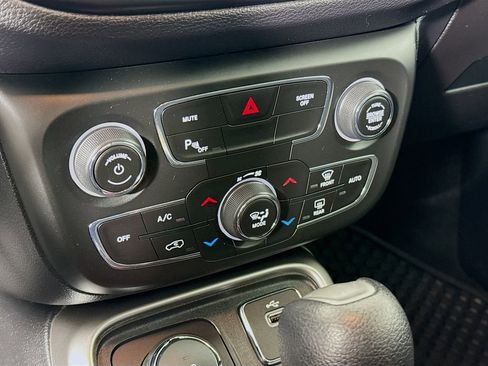 Used 2018 Jeep Compass Sport w/ Tech Group image 15