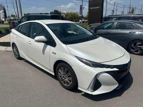 Used 2020 Toyota Prius Prime XLE FWD image 3