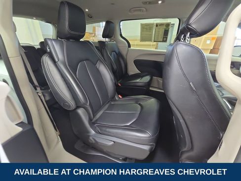 Used 2023 Chrysler Pacifica Touring-L FWD image 35