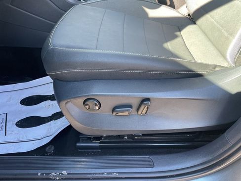 Used 2024 Volkswagen Taos SE image 18