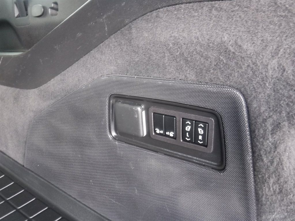 Used 2023 Cadillac Escalade ESV Premium Luxury RWD image 10