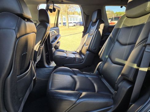 Used 2019 Cadillac Escalade Luxury image 22