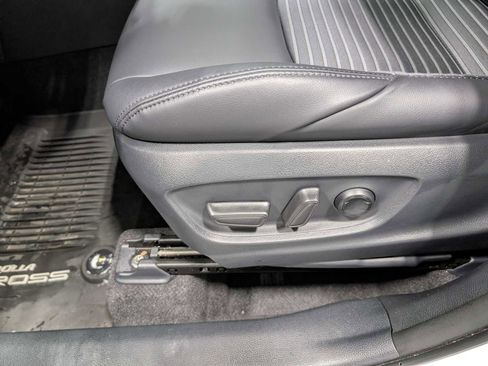 Used 2024 Toyota Corolla Cross XSE image 36