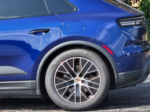 Certified 2025 Porsche Macan Electric image 12