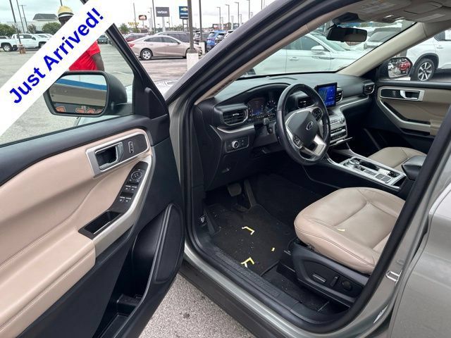 Used 2020 Ford Explorer XLT w/ Equipment Group 202A RWD image 9