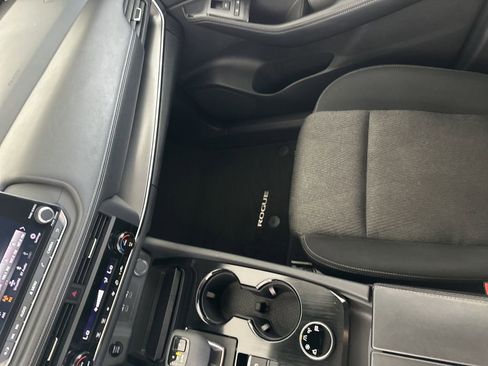 Used 2024 Nissan Rogue SV image 23