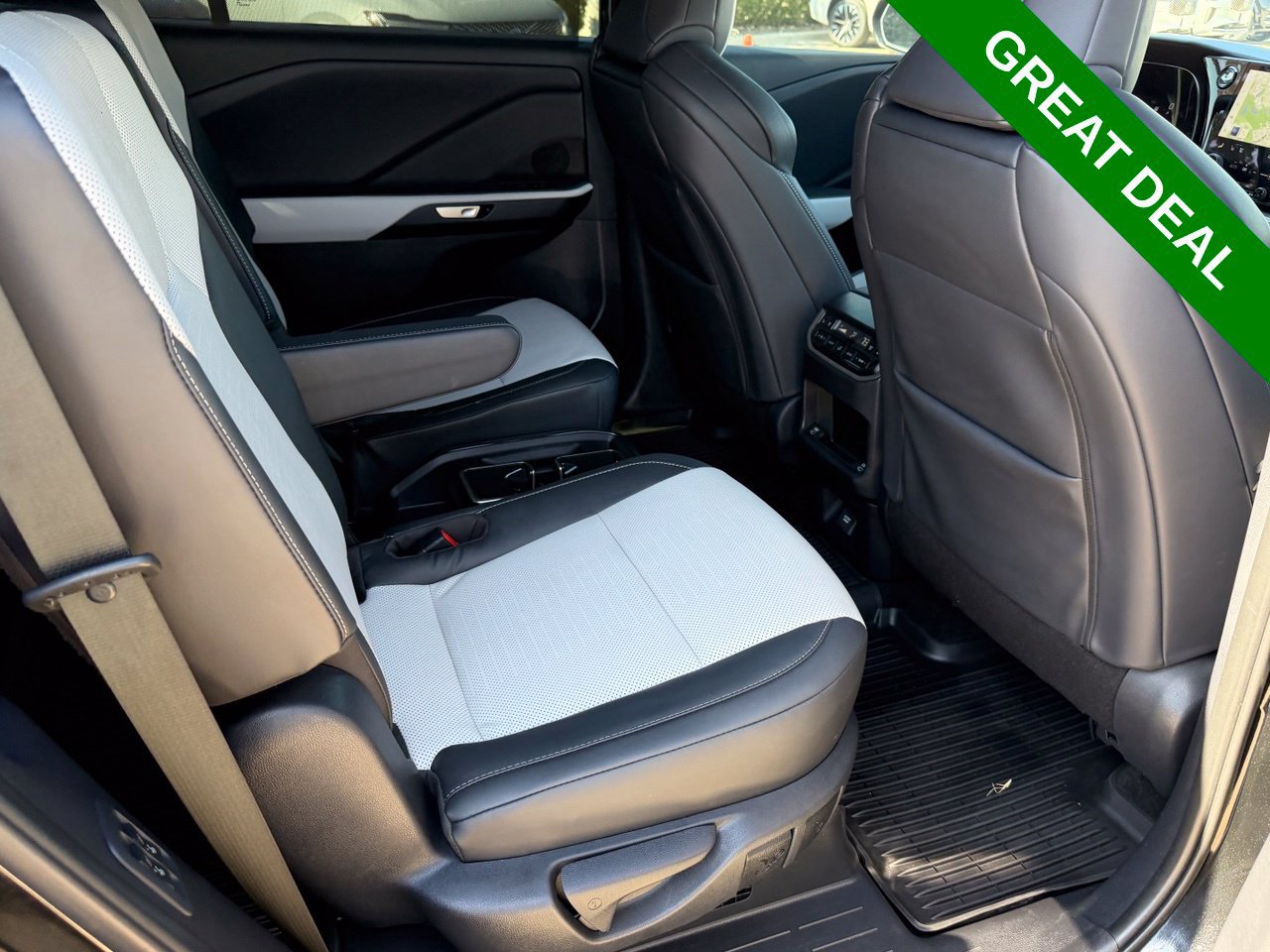 Used 2026 Lexus TX 500h AWD w/ Technology Package image 38