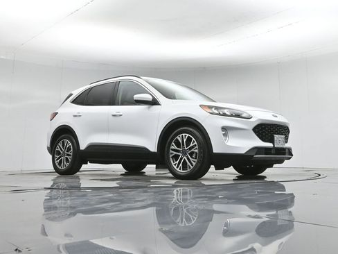 Used 2020 Ford Escape SEL image 3