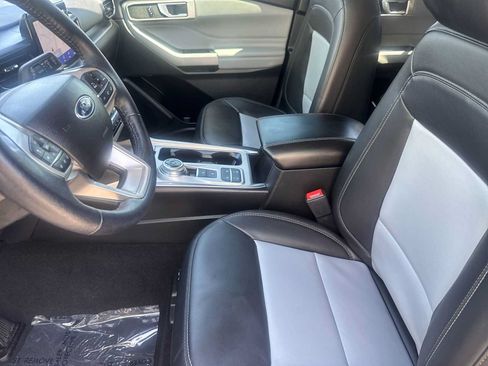Used 2023 Ford Explorer XLT w/ Equipment Group 202A RWD image 15