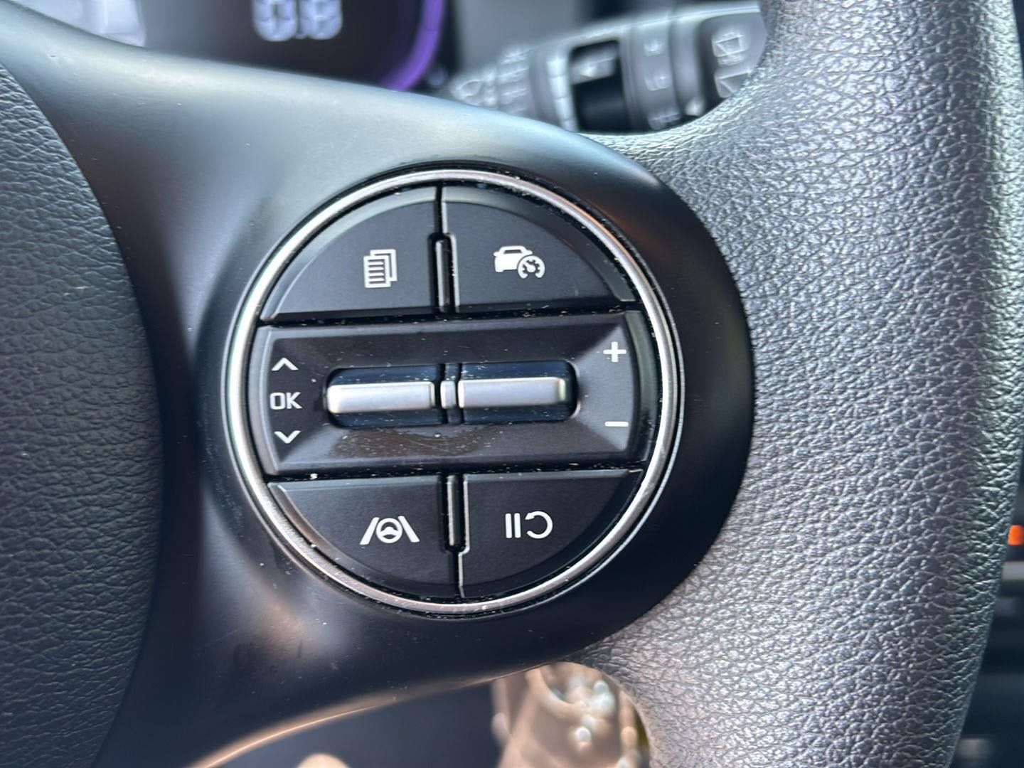Used 2025 Kia Soul LX w/ LX Technology Package FWD image 14
