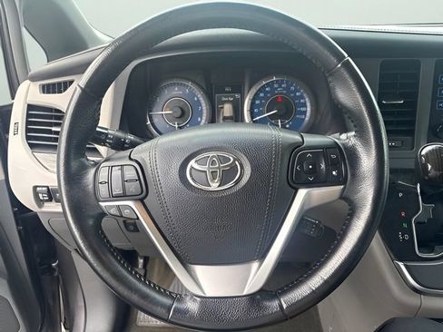 Used 2015 Toyota Sienna XLE Premium AWD/4WD image 12
