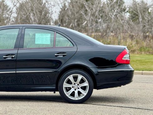 Used 2009 Mercedes-Benz E 350 4MATIC Sedan image 14