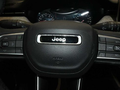 Used 2024 Jeep Compass Latitude AWD/4WD image 18
