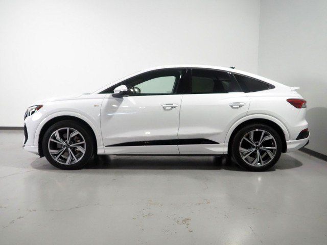 Used 2024 Audi Q4 e-tron quattro Prestige Sportback AWD/4WD image 9