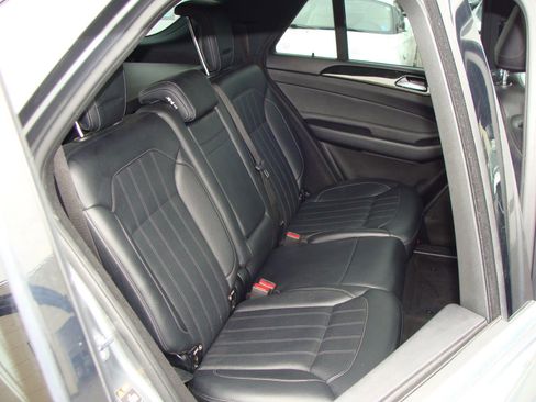 Used 2019 Mercedes-Benz GLE 400 4MATIC image 11