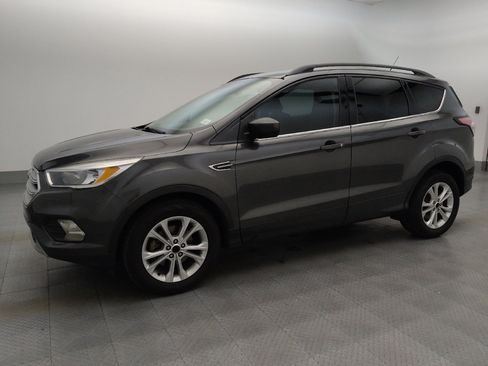 Used 2018 Ford Escape SE FWD image 2