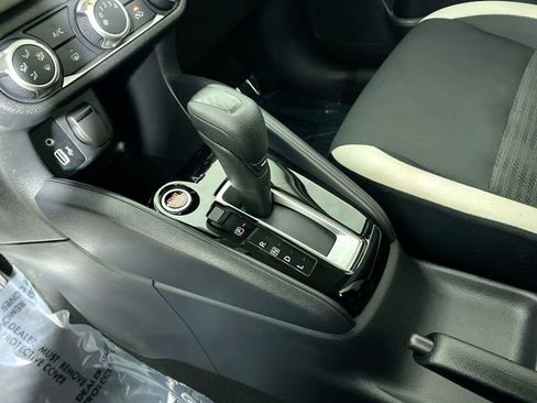 Used 2022 Nissan Versa SV image 16