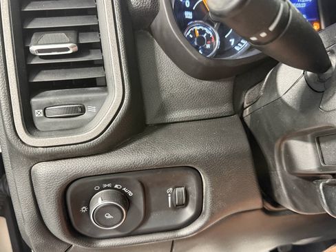 Used 2022 RAM 2500 Tradesman w/ Chrome Appearance Group AWD/4WD image 13