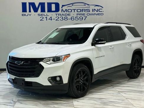 Used 2020 Chevrolet Traverse LT image 1