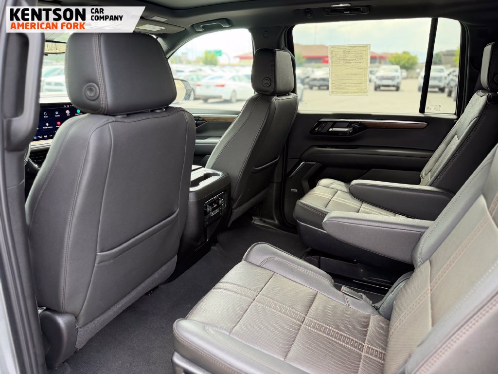 Used 2025 Chevrolet Suburban High Country AWD/4WD image 33
