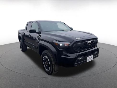 Used 2025 Toyota Tacoma TRD Off-Road image 3