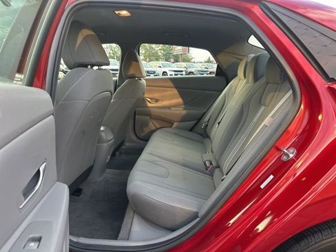 Used 2024 Hyundai Elantra SEL image 23