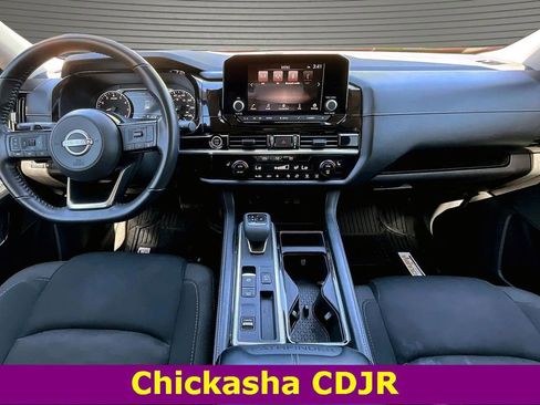 Used 2023 Nissan Pathfinder SV image 7