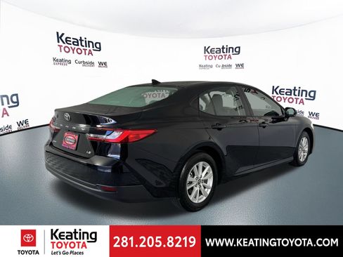 Used 2026 Toyota Camry LE FWD image 5