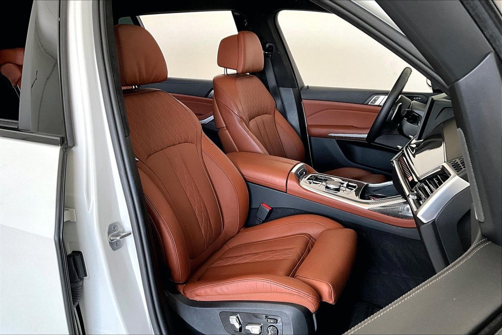Used 2024 BMW X7 M60i AWD/4WD image 9