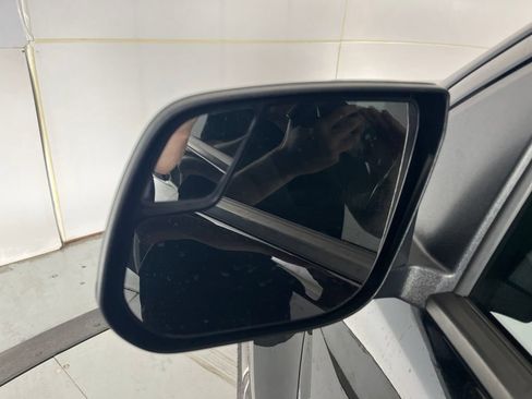 Used 2019 Chevrolet Colorado Z71 AWD/4WD image 39