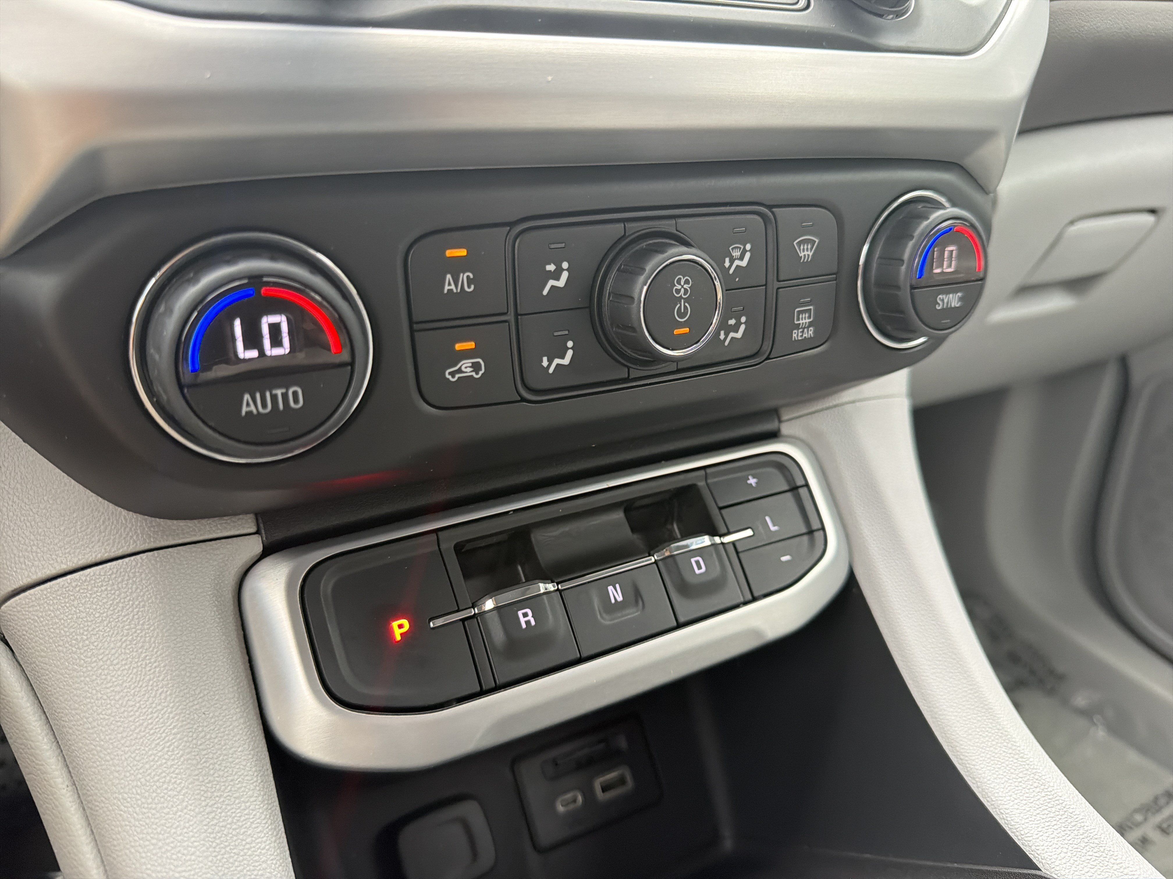 Used 2020 GMC Acadia SLT w/ Driver Alert Package II FWD image 27