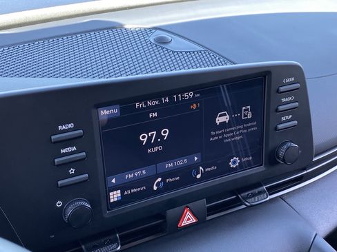 Certified 2025 Hyundai Elantra Sport image 21