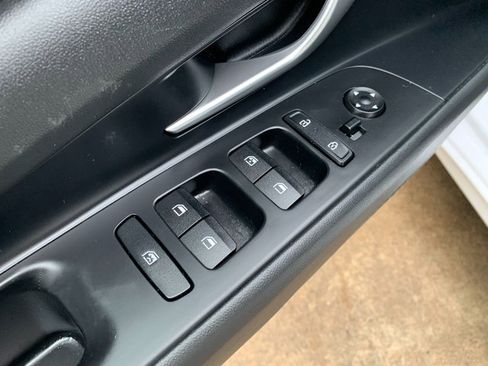 Used 2024 Hyundai Elantra Blue image 22