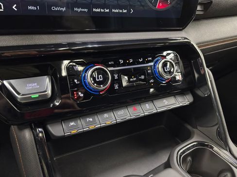 Used 2025 GMC Sierra 1500 AT4 w/ AT4 Premium Package AWD/4WD image 40