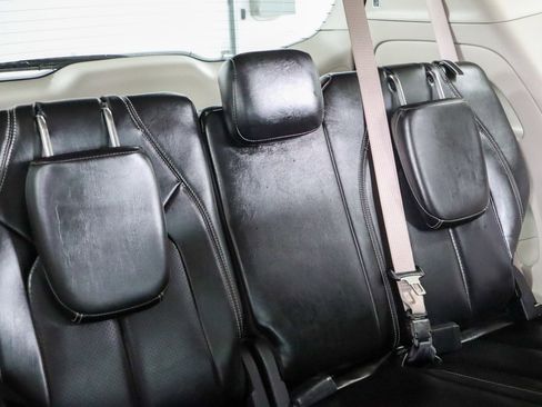 Used 2023 Chrysler Pacifica Touring-L FWD image 29