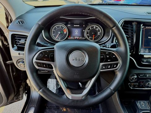 Used 2019 Jeep Cherokee Limited w/ Technology Group FWD image 29