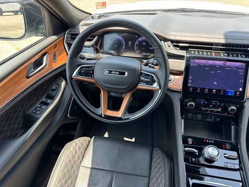 Used 2025 Jeep Grand Cherokee L Summit AWD/4WD image 19