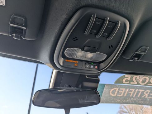 Certified 2025 Chevrolet Trax RS w/ Sunroof Package image 25