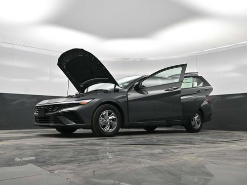 New 2026 Hyundai Elantra SE image 41