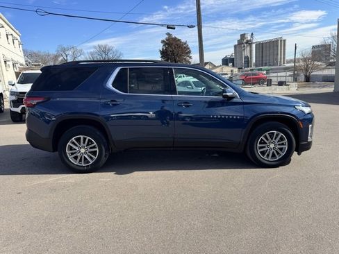 Used 2023 Chevrolet Traverse LT image 2