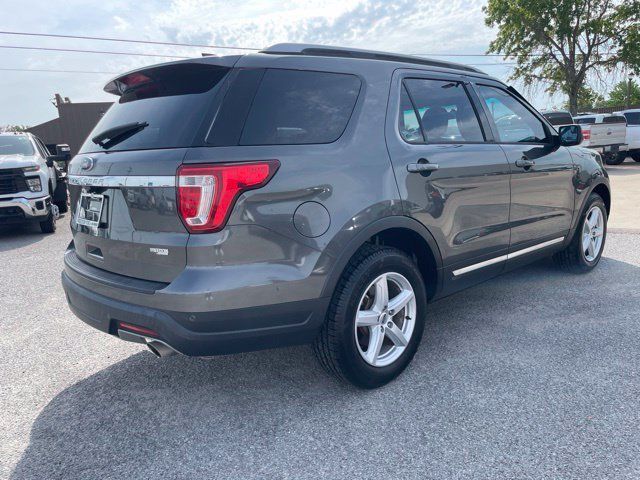 Used 2018 Ford Explorer XLT FWD image 5