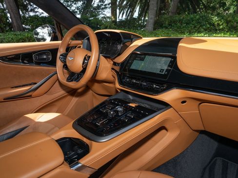 Used 2025 Aston Martin DBX 707 image 14