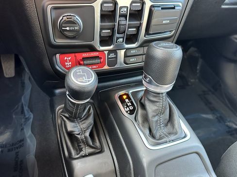New 2026 Jeep Gladiator Mojave w/ Technology Group AWD/4WD image 25