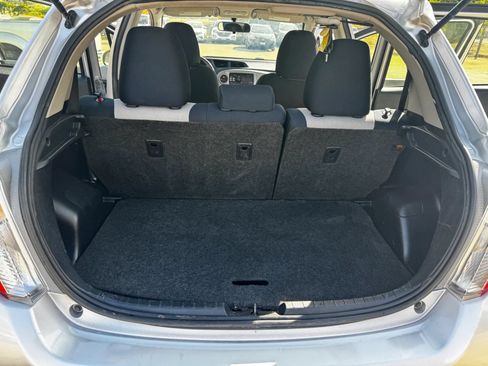 Used 2012 Toyota Yaris LE FWD image 9