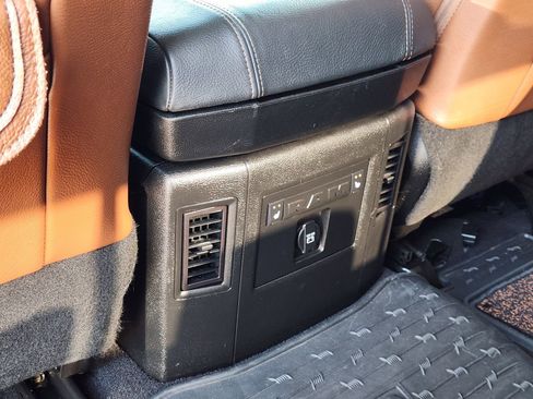 Used 2018 RAM 3500 Laramie Longhorn image 35